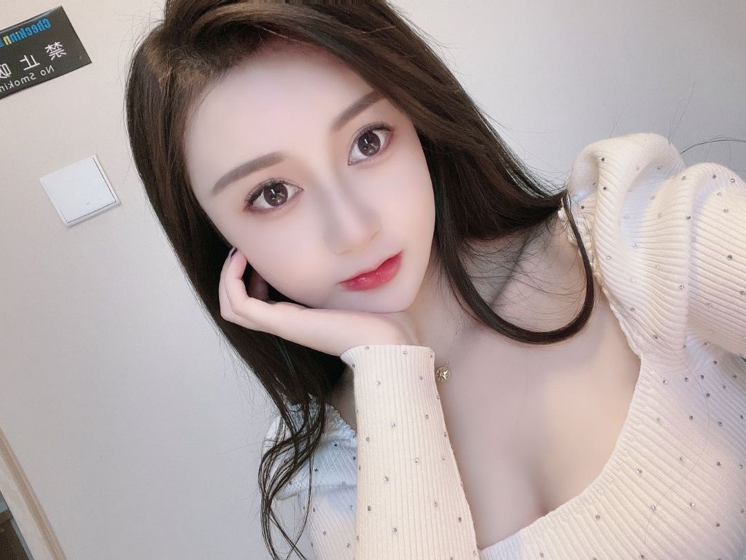 娇喘如情人般摸着咪咪后入